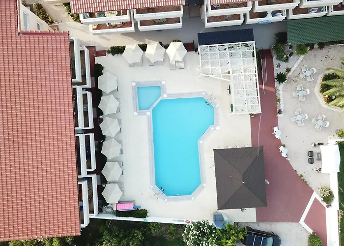 Hotel Plaza Sárti